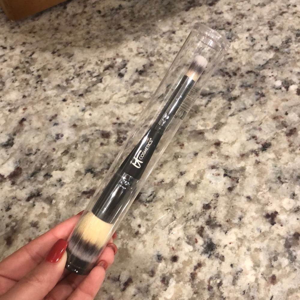 NIB: ItCosmetics Heavenly Luxe Complexion Perfection No.7 Brush